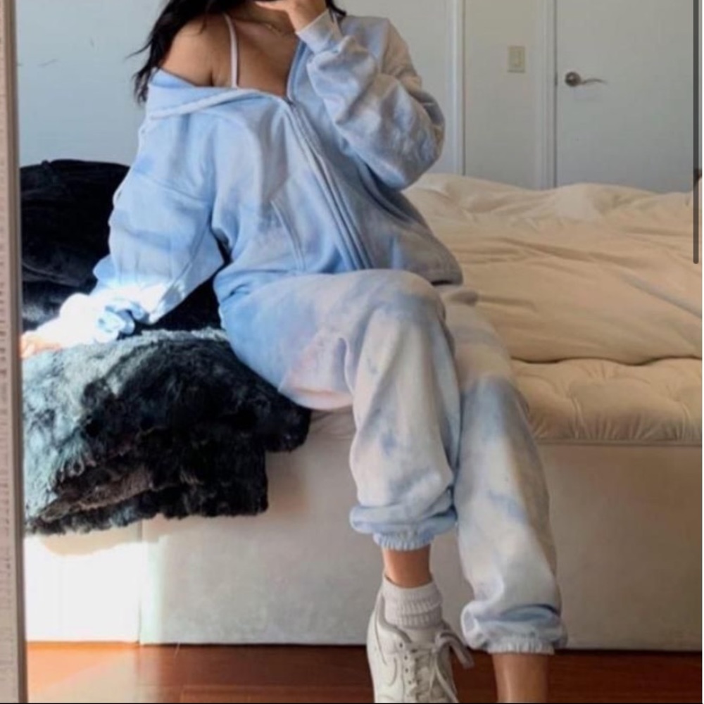 tie dye sweats interest check